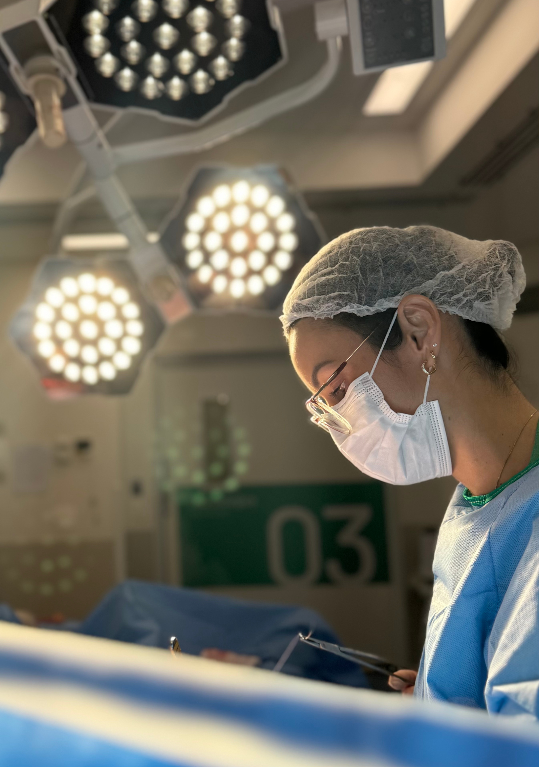 Foto 5 do carrossel da página de Cirurgias da Dra. Marianne Costa.