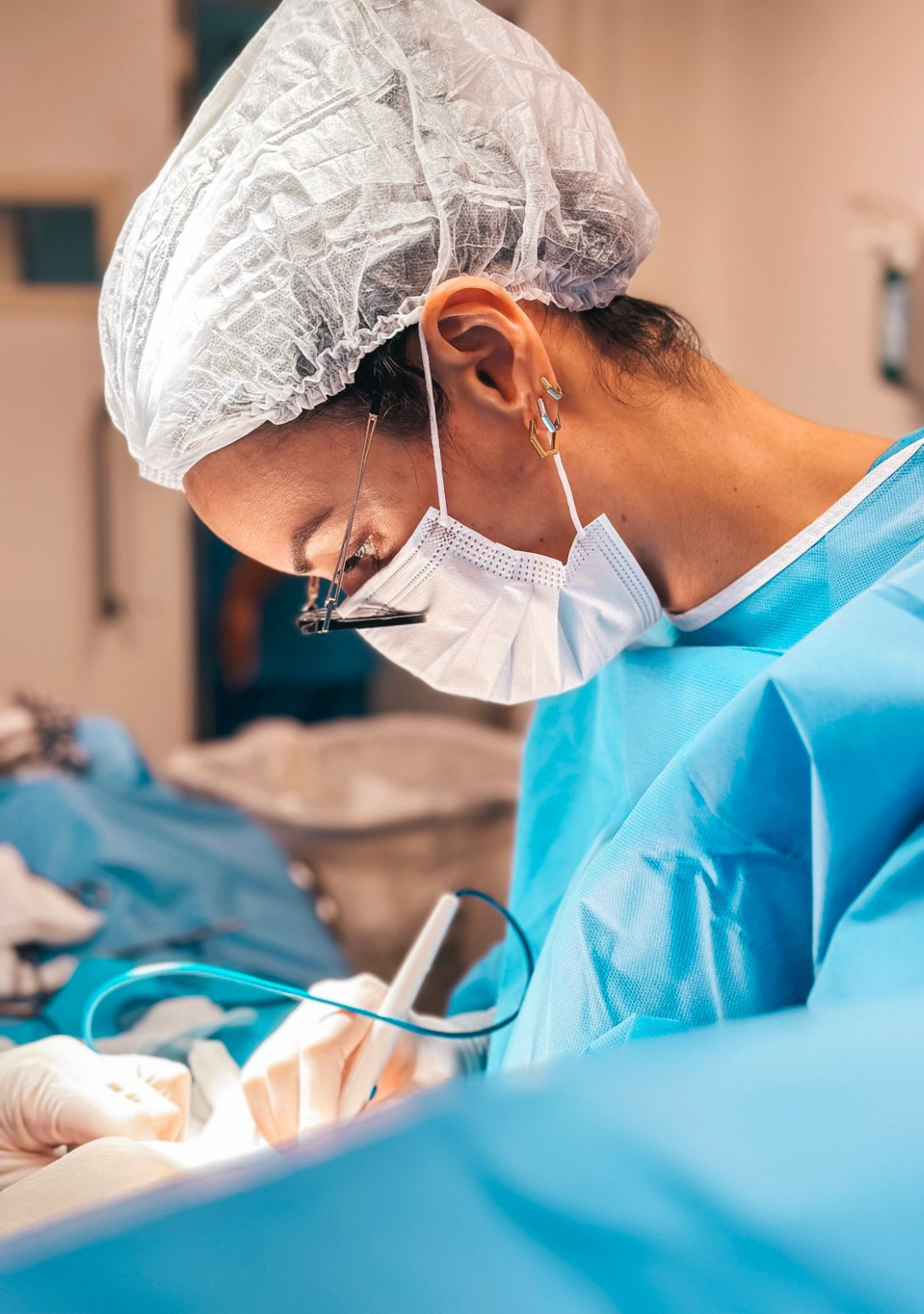 Foto 6 do carrossel da página de Cirurgias da Dra. Marianne Costa.